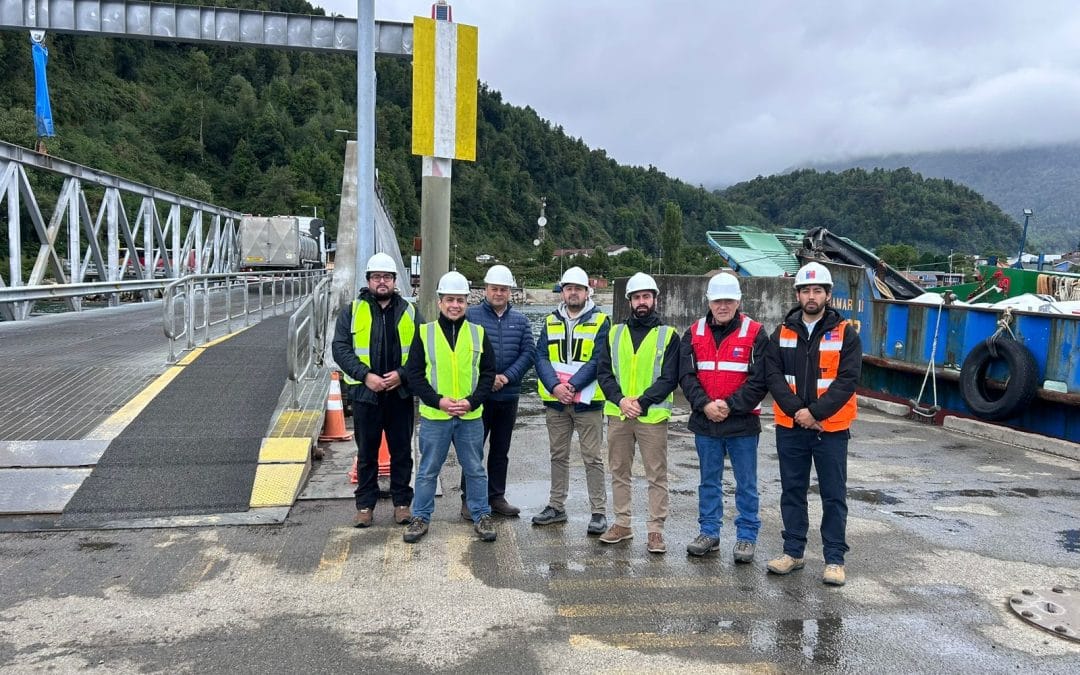 Autoridades de DOP, Emporcha y Seremi MOP realizan visita para inspeccionar muelle y terminal en Puerto Cisnes